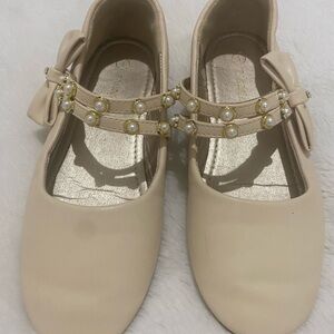 Pandaninjia Elegant Cream Kids Shoes with Pearl Accents